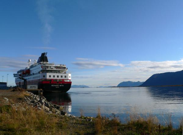 Escale pour l'express côtier de Norvège...