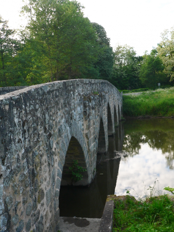 Le pont du côté de Voulmentin (Deux-Sèvres)