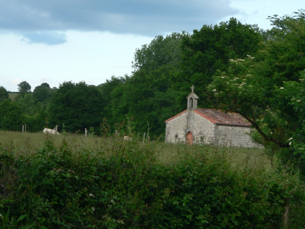 Chapelle dans les champs des Deux-Sèvres