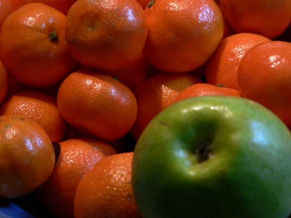 Mandarines et pomme
